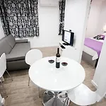 Hotel 4 In