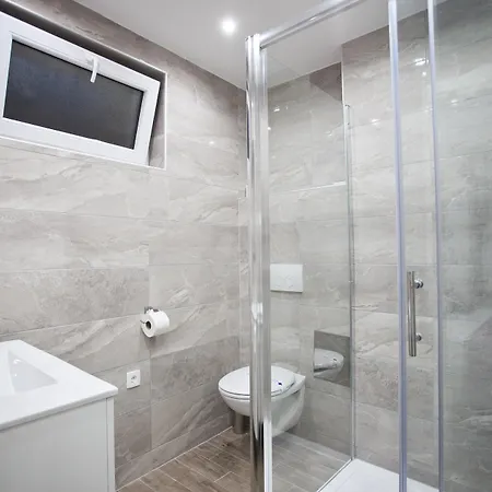 Hotel 4 In 4*